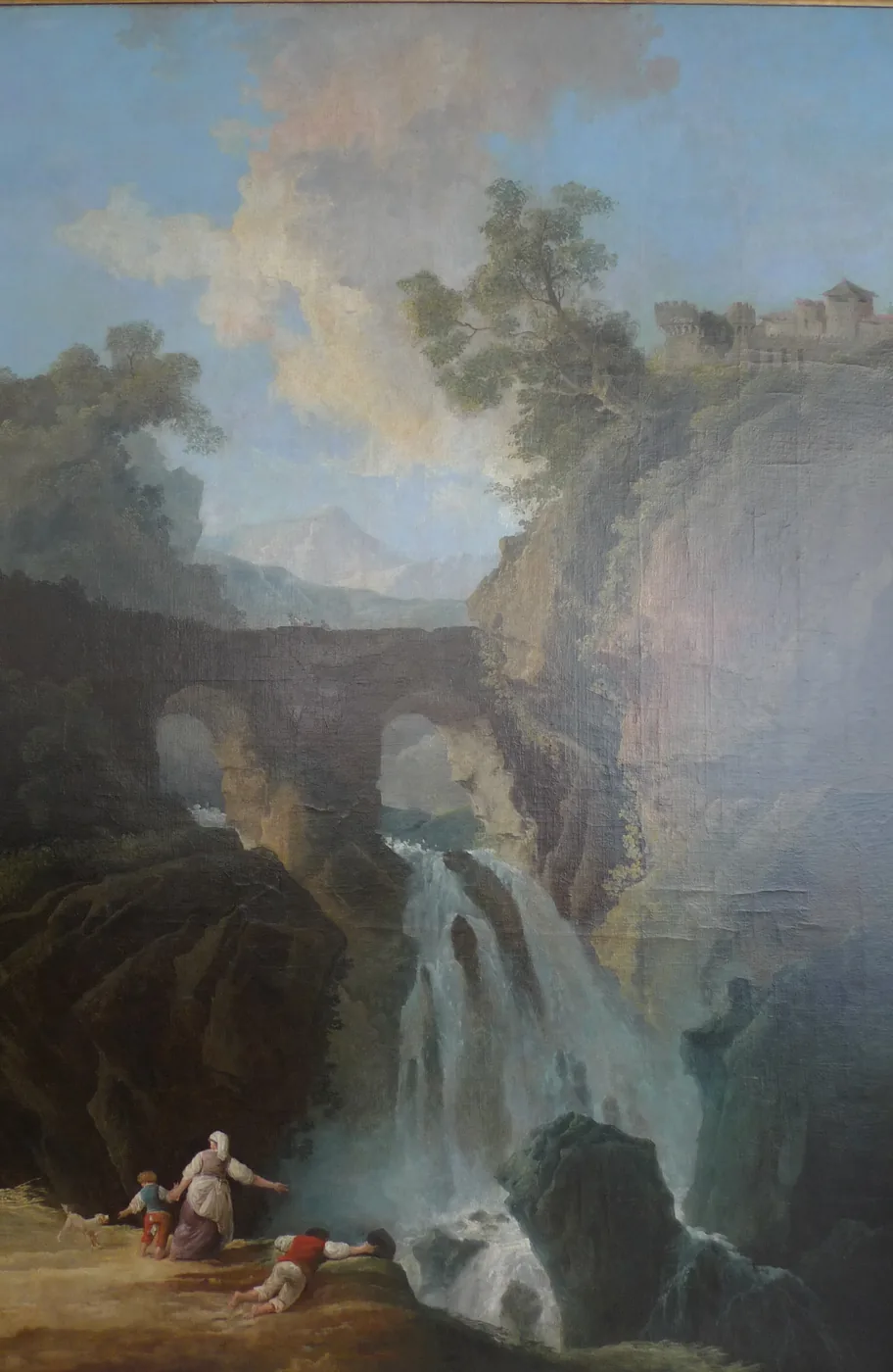 La grande cascade restaurée, dans son cadre